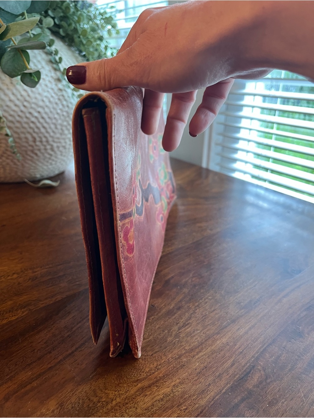 Vintage 1970s Hand-Tooled Leather Floral Envelope Clutch - Picture 4 of 6